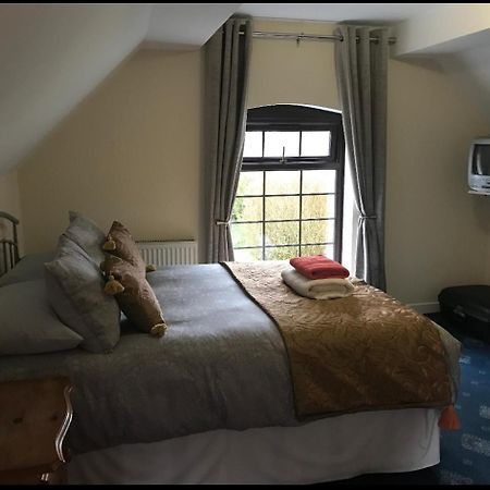 The Dog & Doublet Inn Kingsbury Екстер'єр фото