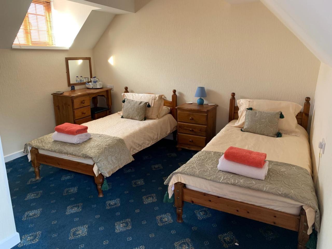 The Dog & Doublet Inn Kingsbury Екстер'єр фото
