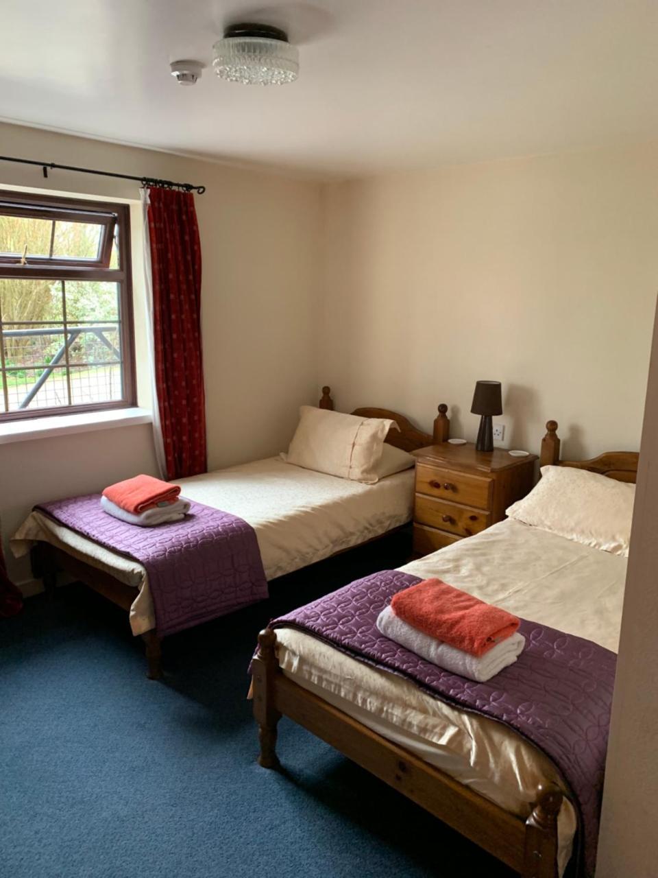 The Dog & Doublet Inn Kingsbury Екстер'єр фото
