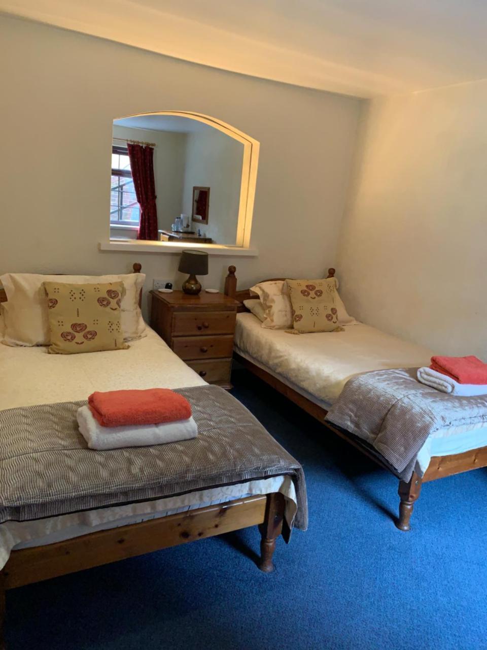 The Dog & Doublet Inn Kingsbury Екстер'єр фото