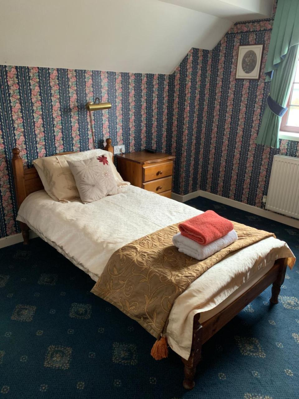 The Dog & Doublet Inn Kingsbury Екстер'єр фото